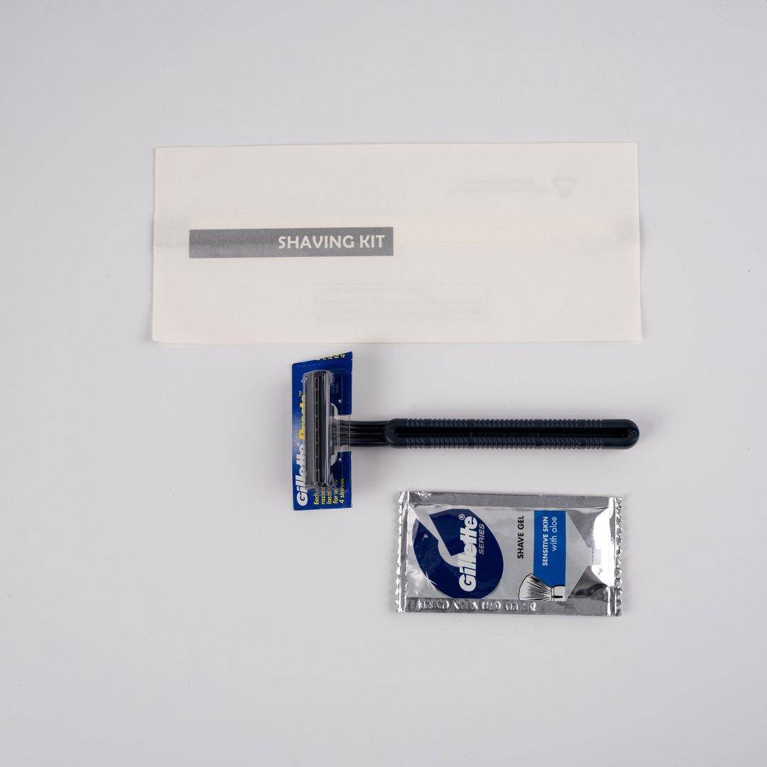 Shaving Kit Gillette in White Pouch - Thumbnail 2