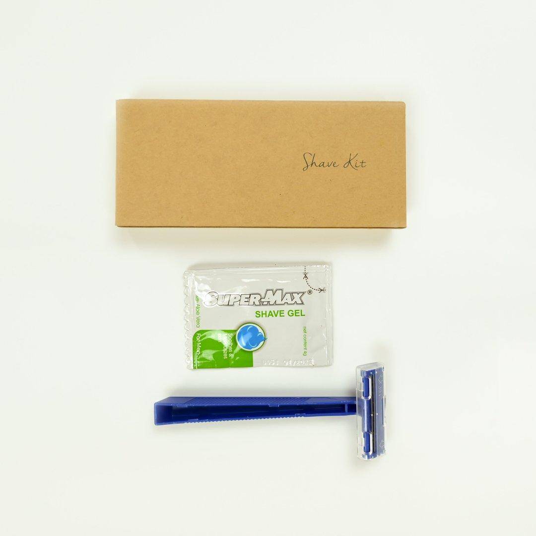 Image 4 of Shaving Kit in Brown Box